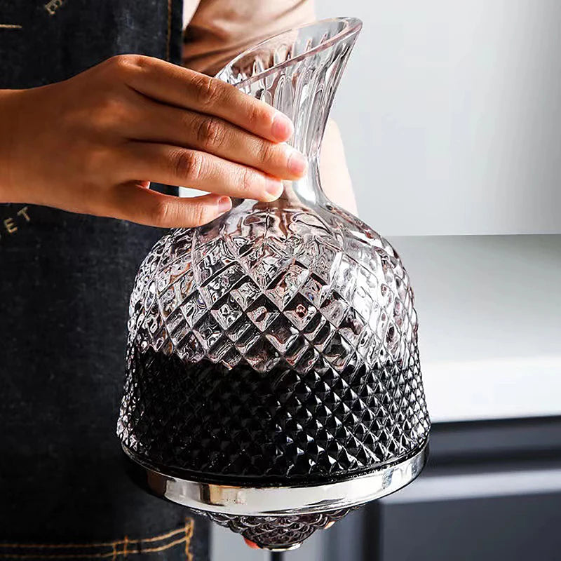 Rotating wine decanter spinning aerator with red wine
